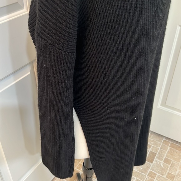 ZARA Single Arm Poncho - Picture 4 of 7